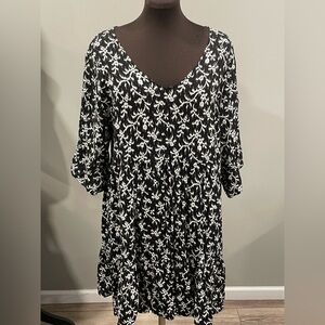Universal Thread Black and White Patterned Tunic or dress
